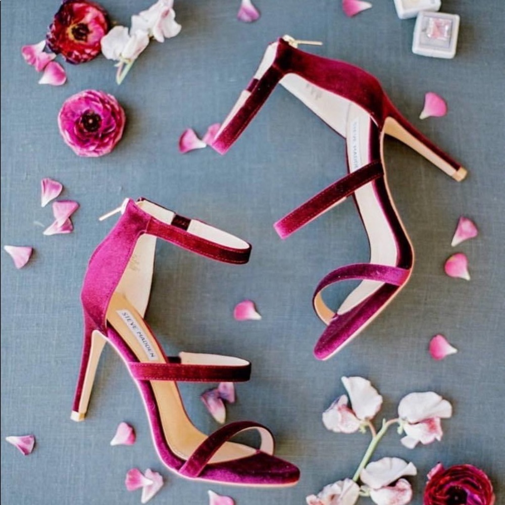 STEVE MADDEN FEELYA VELVET SANDAL